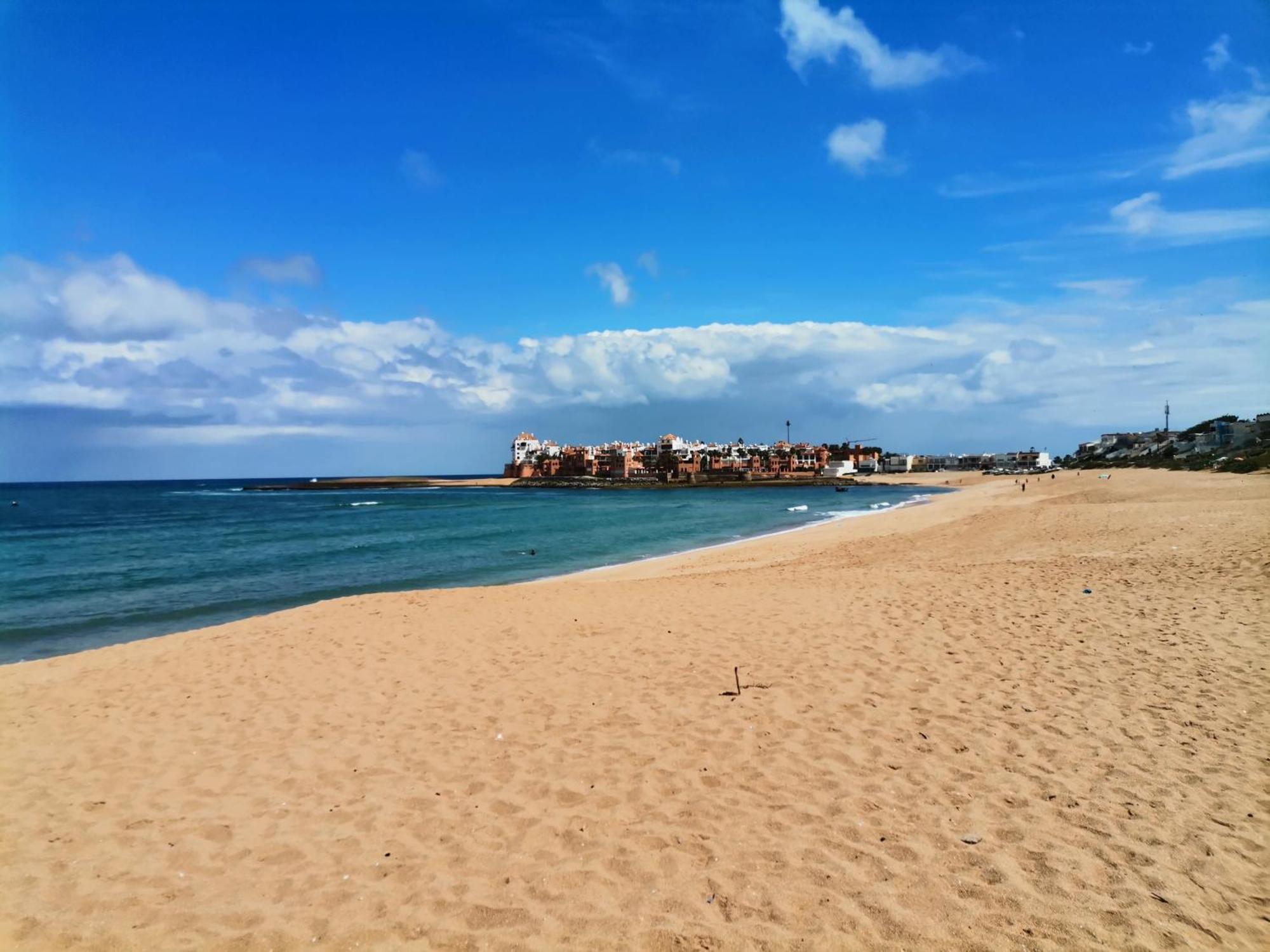 Grand Appartement Vue Golf A 2 Min De La Plage Bouznika Bagian luar foto